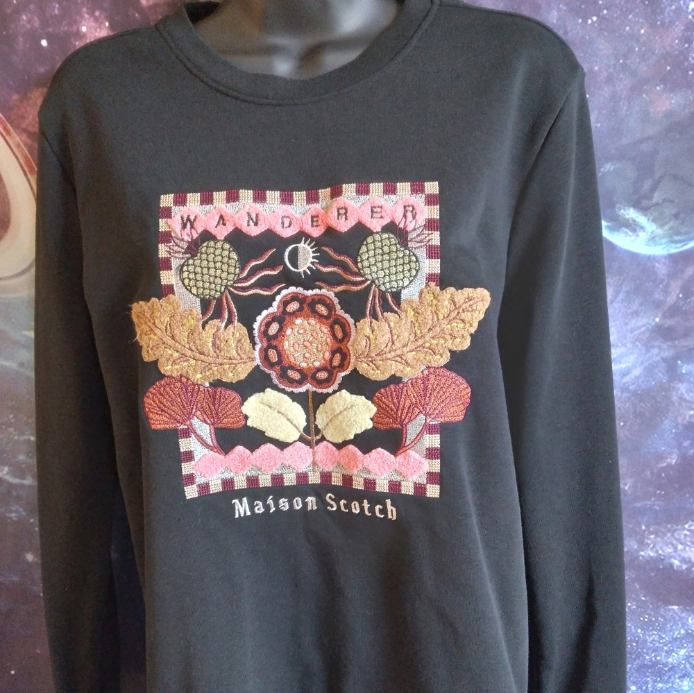 Embroidered Crewneck sweatshirt